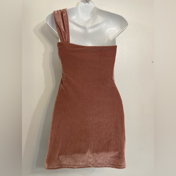 Privacy Please size SMALL one shoulder Rose color dress - Picture 4 of 4